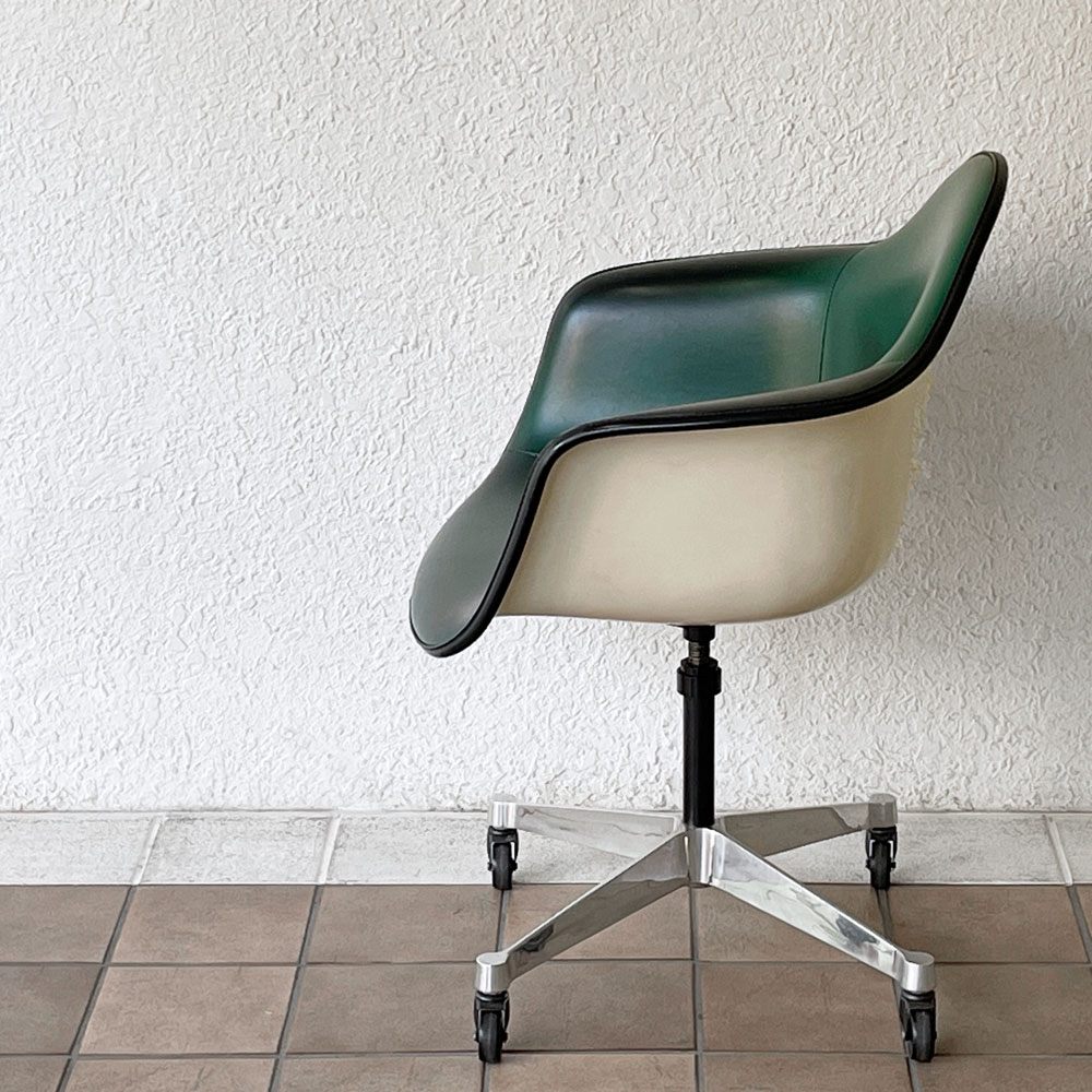 ハーマンミラー Herman Miller アームシェルチェア セカンド 2nd ナウガレザー キャスターベース イームズ ミッドセンチュリー ◇