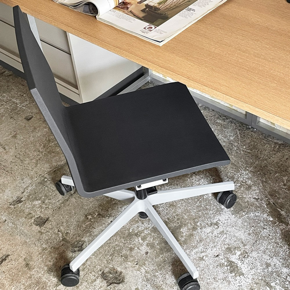 ヴィトラ vitra ゼロフォー .04 スタジオチェア オフィスチェア アームレス ブラック マールテン・ヴァン・セーヴェレン Maarten Van Severen ■