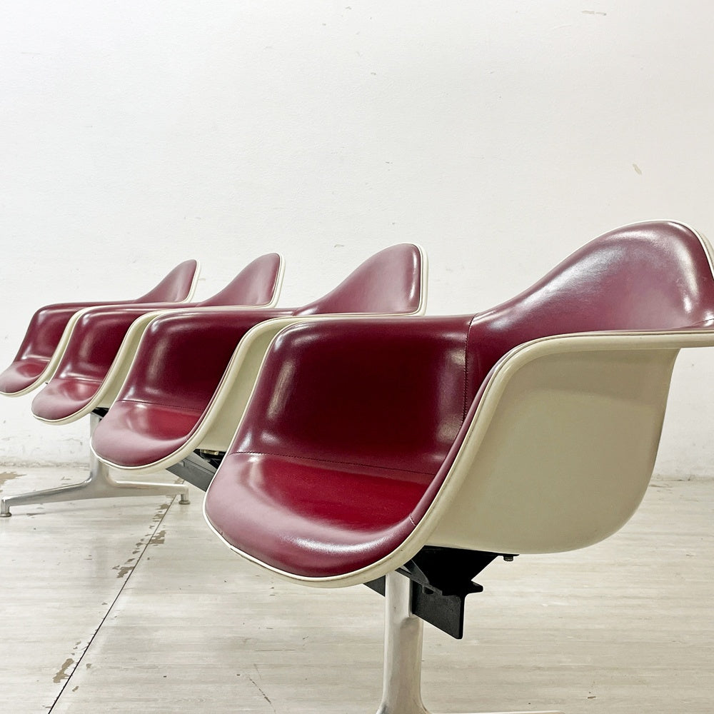 ハーマンミラー Herman Miller ビンテージ エアポートベンチ タンデムシート 4連 アームシェル 2nd PVCレザー イームズ 希少 ●