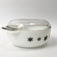 パイレックス Pyrex スノーフレーク ガーランド Snowflake キャセロール 蓋付 ミルクガラス ガラス イギリス JAJ製 オールドパイレックス ビンテージ ■