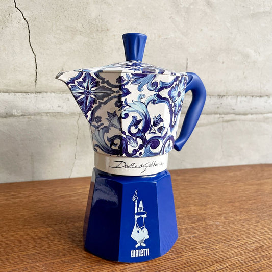 ビアレッティ BIALETTI × ドルチェ&ガッバーナ Dolce & Gabbana モカインダクション ブルーメディテラネオ モカエキスプレス マキネッタ エスプレッソメーカー 6カップ用 直火式 イタリア ♪