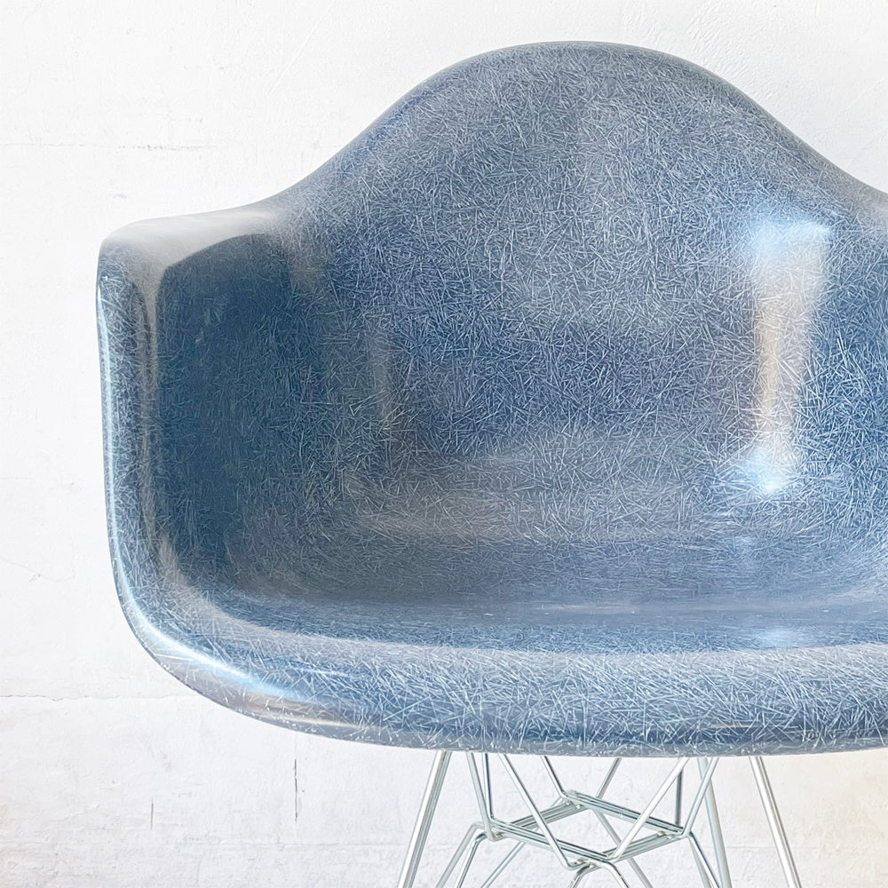 ハーマンミラー Herman Miller アームシェルチェア 現行FRP製 ネイビー エッフェルベース C&R イームズ ミッドセンチュリー ★
