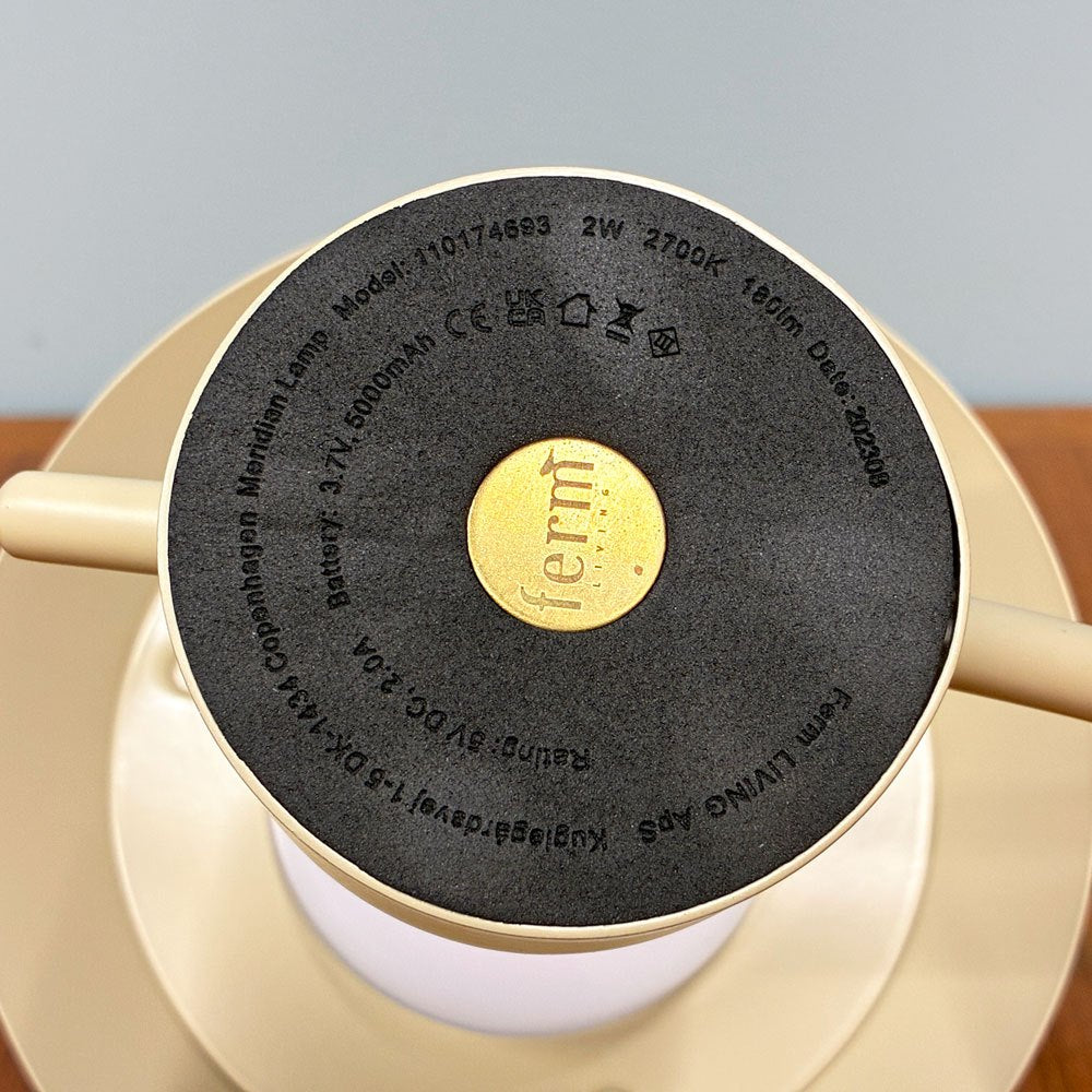 ファームリビング Ferm Living メリディアン ポータブルランプ カシミア ベージュ 北欧 デンマーク 参考定価：￥40,150- ◎