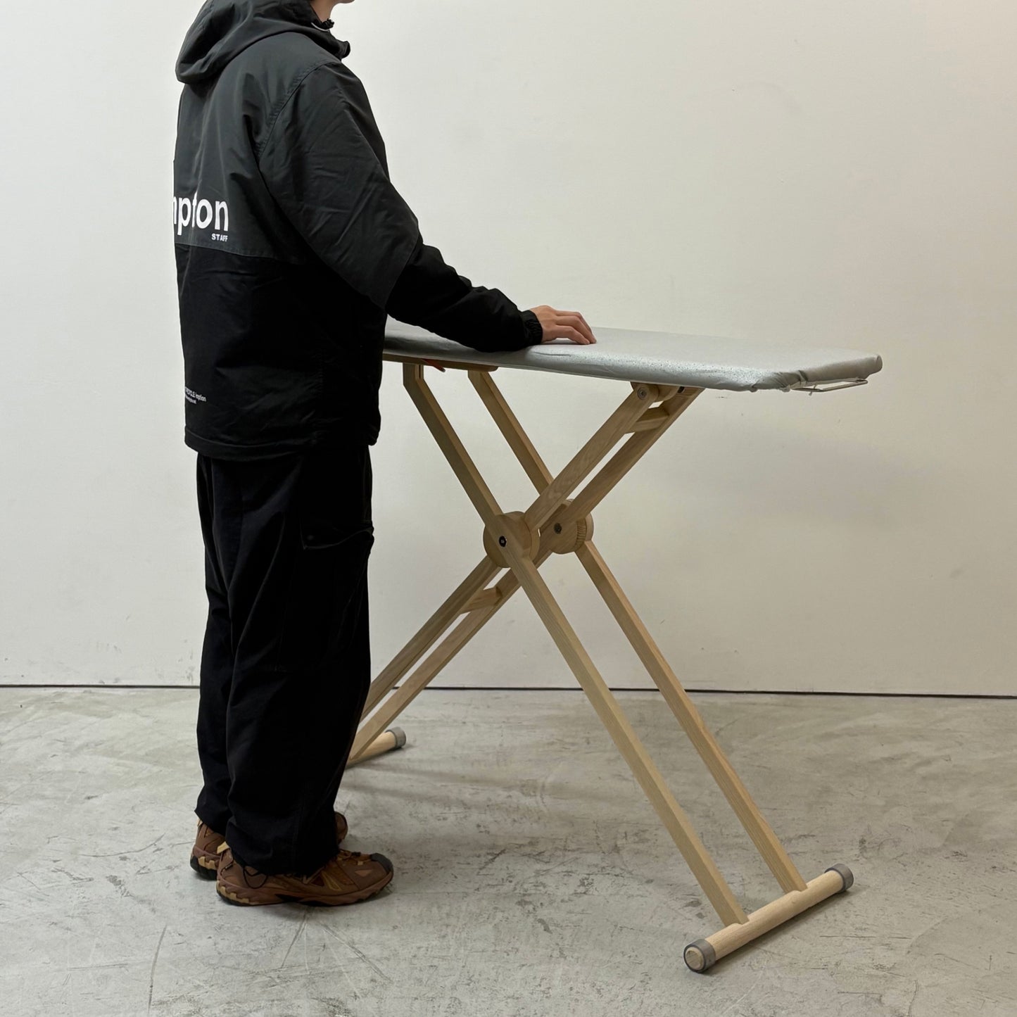 サイドバイサイド SIDE BY SIDE アイロン台 Ironing Board Au Pair アッシュ材 折り畳み 替えカバー付き ドイツ scope取扱い ●