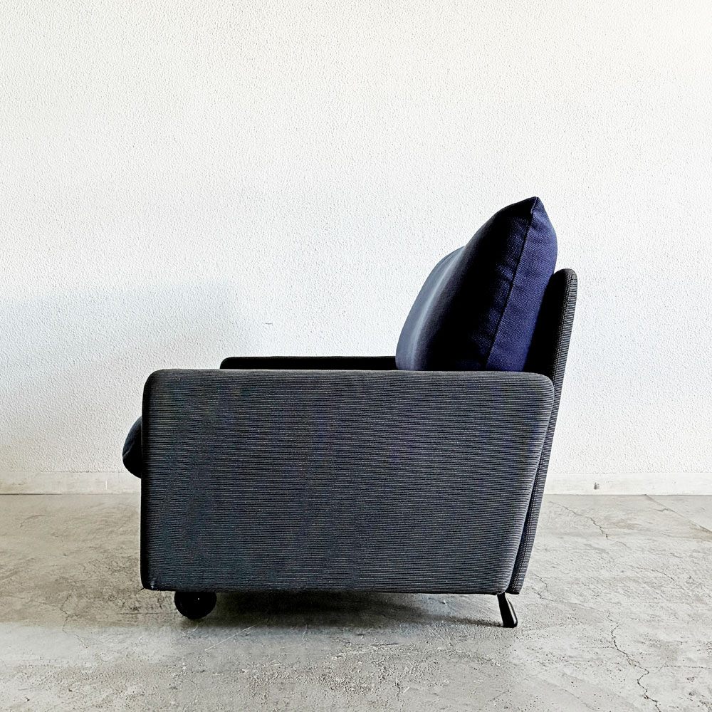 カッシーナイクスシー Cassina ixc. カレス CARESS 1シーターソファ 1人掛け ファブリック グレー×ネイビー モールドウレタン キャスター付 参考価格28万円 廃番 A 〓