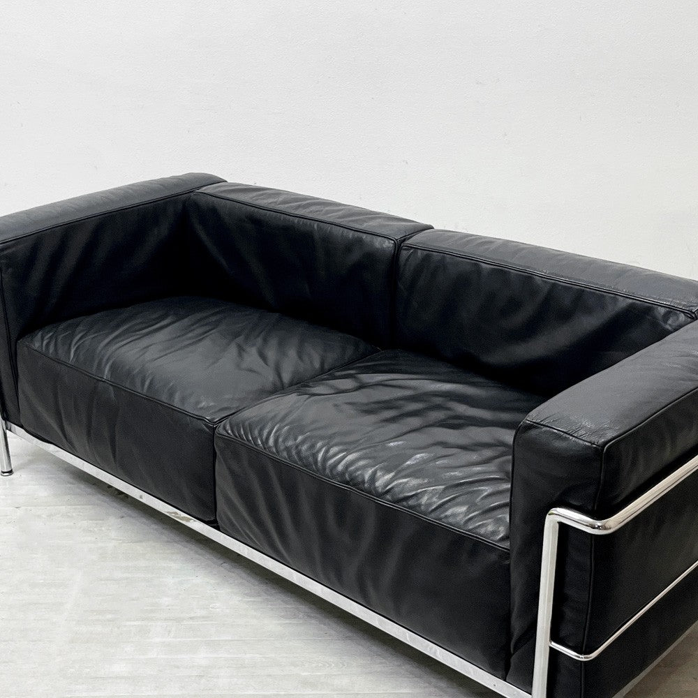 カッシーナ Cassina LC3 グラン コンフォール 2Pソファ 2シーター レザー 本革 ル・コルビュジェ MoMA永久所蔵品 モダンデザイン 定価約￥1,870,000- ●