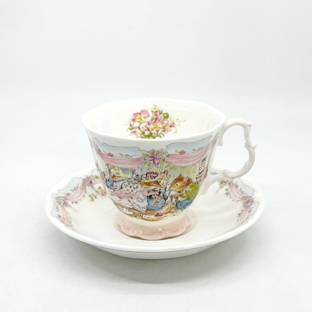 ロイヤルドルトン Royal Doulton ブランブリーヘッジ ウエディング ティーカップ＆ソーサー イギリス 箱付き A ●