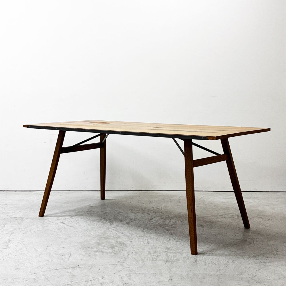 トラックファニチャー TRUCK FURNITURE スットテーブル SUTTO TABLE ダイニングテーブル ナラ無垢材 ナチュラルカラー インダストリアル 参考定価￥268,400- ●