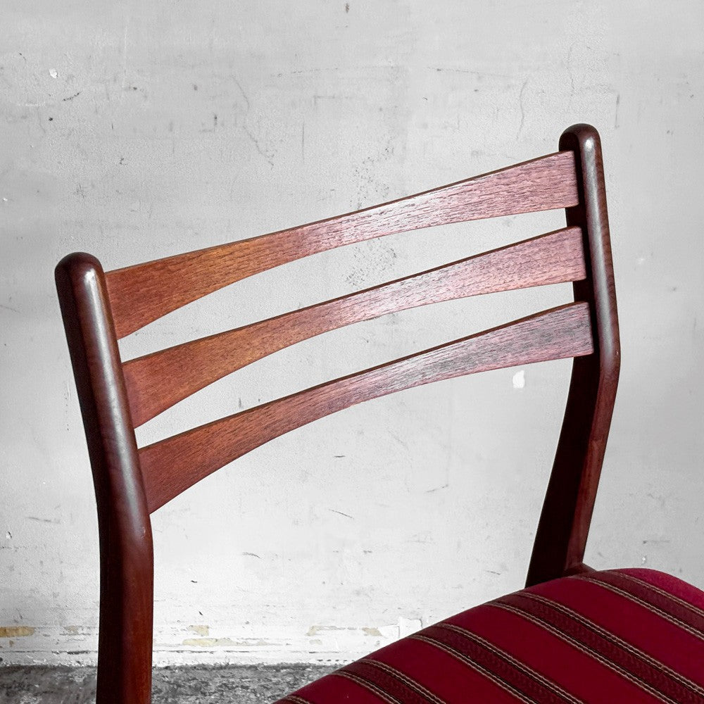 北欧ビンテージ Scandinabian Vintage チーク材 ダイニングチェア ラダーバック レッド系 ストライプ柄 北欧家具 A ■