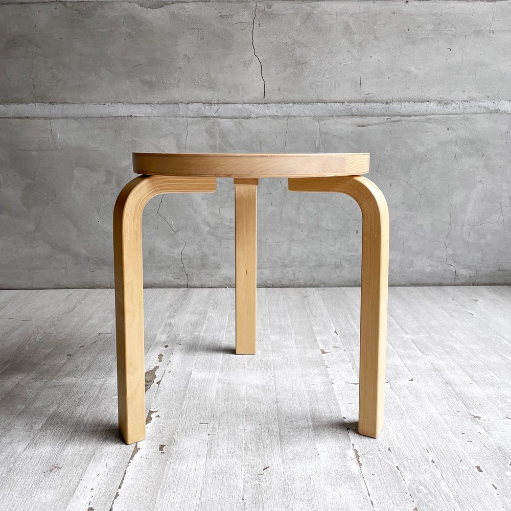 アルテック Artek スツール 60 stool 60 ウスタヴァ Ystava 3本脚 バーチ材 ラッカー塗装 FIN/JPNフレンドシップコレクション 外交関係樹立100周年記念モデル 脚カット品 アルヴァ・アアルト 廃番希少 A ♪