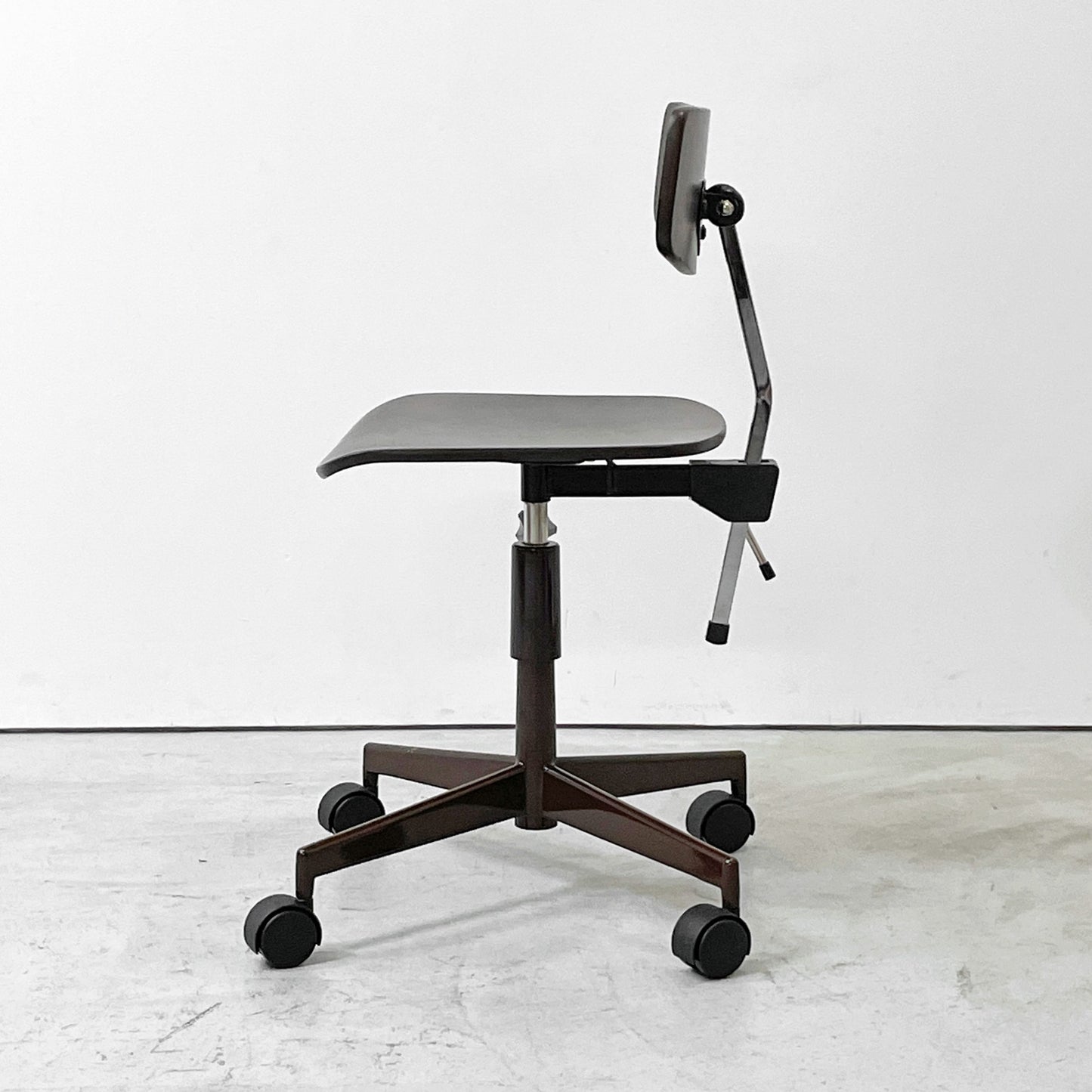 ラボファ Labofa デスクチェア オフィスチェア プライウッド ブラウン ダブルホイール 高さ調整可 デンマーク製 北欧家具 ●