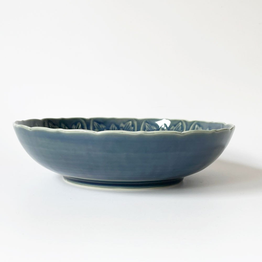 宮岡麻衣子 瑠璃釉 輪花陽刻 牡丹文七寸鉢 深皿 和皿 盛付皿 現代作家 陶芸 ★