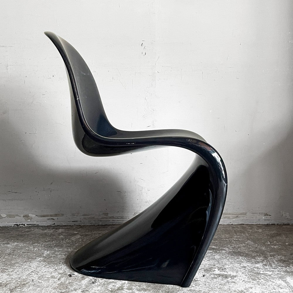 ヴィトラ vitra パントンチェア クラシック FRP製 グロスラッカー仕上げ ブラック ヴェルナー・パントン Verner Panton スペースエイジ ミッドセンチュリー 名作家具 定価￥257,400-■
