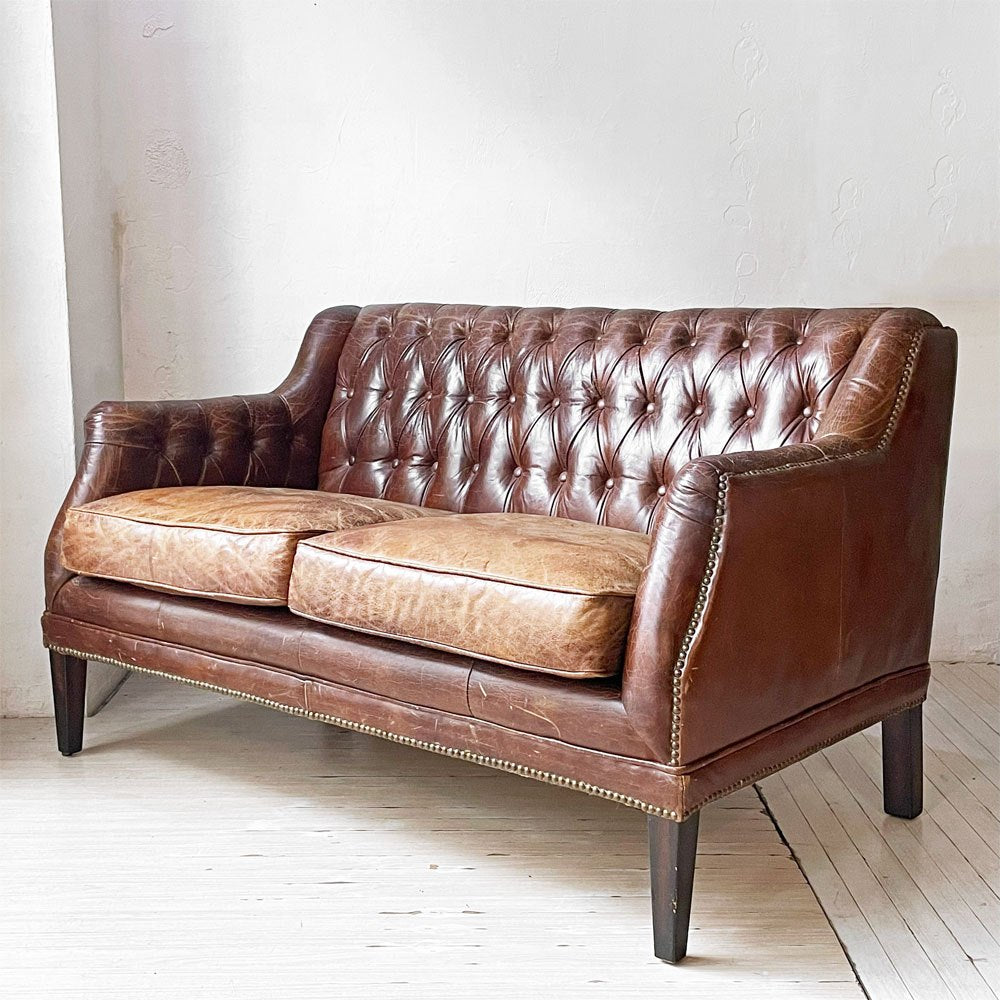UKビンテージ チェスターフィールド 2シーターソファ ラブソファ 本革 鋲打ち スタッズ 英国家具 ★