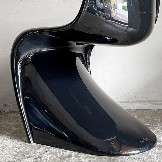 ヴィトラ vitra パントンチェア クラシック FRP製 グロスラッカー仕上げ ブラック ヴェルナー・パントン Verner Panton スペースエイジ ミッドセンチュリー 名作家具 定価￥257,400-■