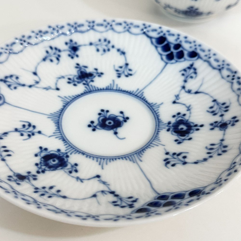 ロイヤルコペンハーゲン ROYAL COPENHAGEN ブルーフルーテッド ハーフレース ティーカップ＆ソーサー 北欧食器 E ◎