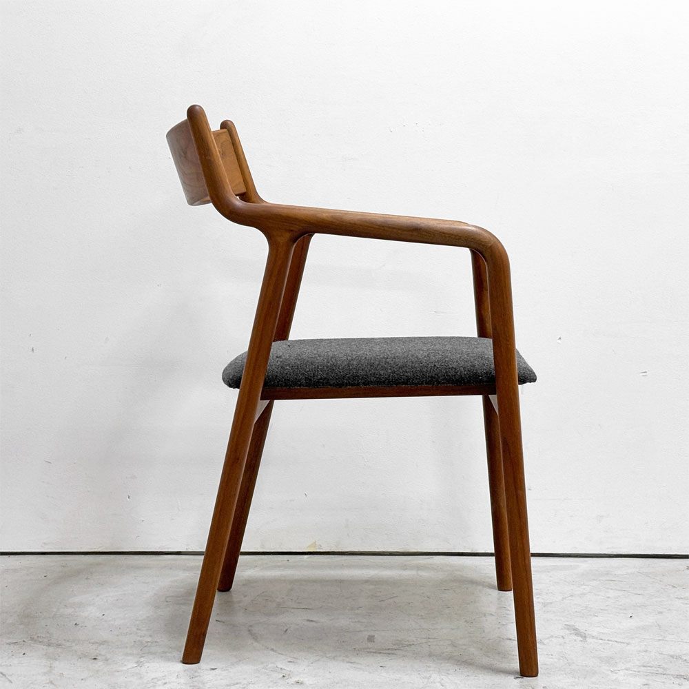 宮崎椅子製作所 ペペチェア PEPE side chair 背無垢タイプ ウォールナット ファブリック グレー系カラー フィンガージョイント 村澤一晃 参考定価￥77,440- A ●