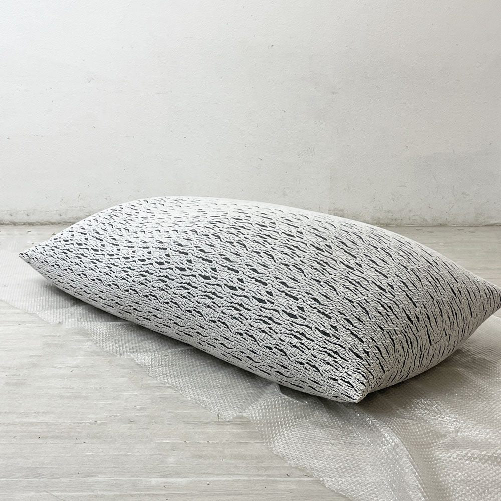 ヨギボー Yogibo ラックスマックスプレミアム Luxe Max Premium ビーズクッション ソファ ライトグレー light gray 定価：￥63,800- ●