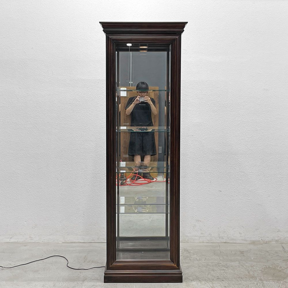 ガラス キュリオケース 飾り棚 ガラスキャビネット ディスプレイ 照明付き 棚板4枚 クラシカルデザイン H200 〓