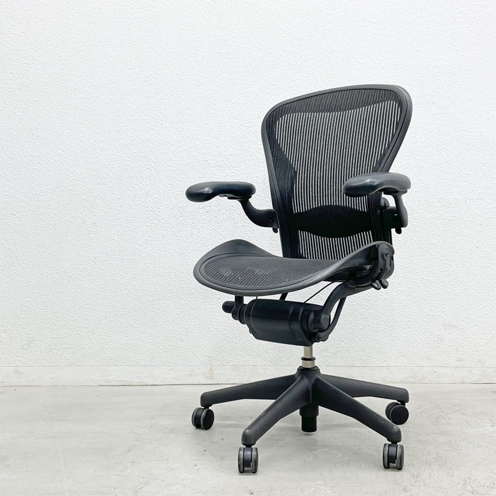ハーマンミラー Herman Miller アーロンチェア Bサイズ ランバーサポート フル装備 グラファイトベース ビル・スタンフ ＆ ドン・チャドウィック 〓