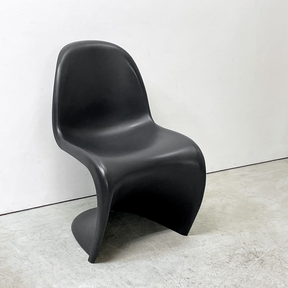ヴィトラ vitra パントンチェア ダイニングチェア スタッキングチェア ディープブラック ヴェルナー・パントン Panton ミッドセンチュリー スペースエイジ 定価58,300円 ●