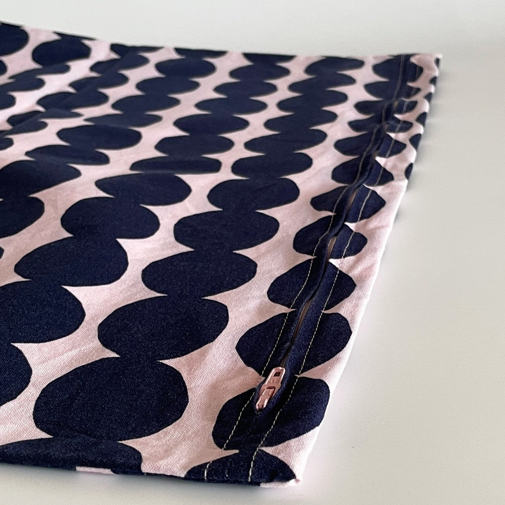 マリメッコ marimekko ラシィマット Rasyamatto クッションカバー ネイビー ピンク マイヤ・ロウエカリ コットン 廃番カラー 50×50cm 北欧 B ■