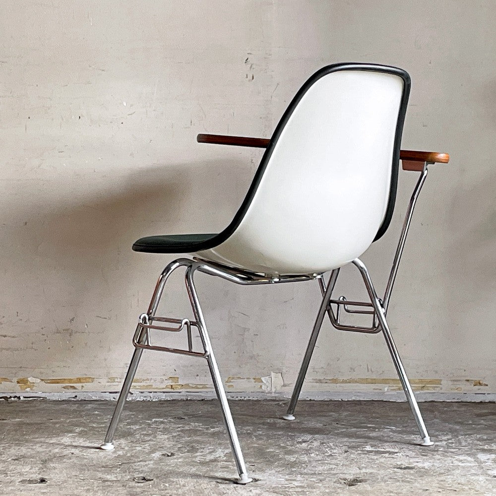 ハーマンミラー Herman Miller サイドシェルチェア セカンド 2nd ビンテージ アプホルスター スクールベース 肘掛けテーブル付 イームズ ミッドセンチュリー A ■