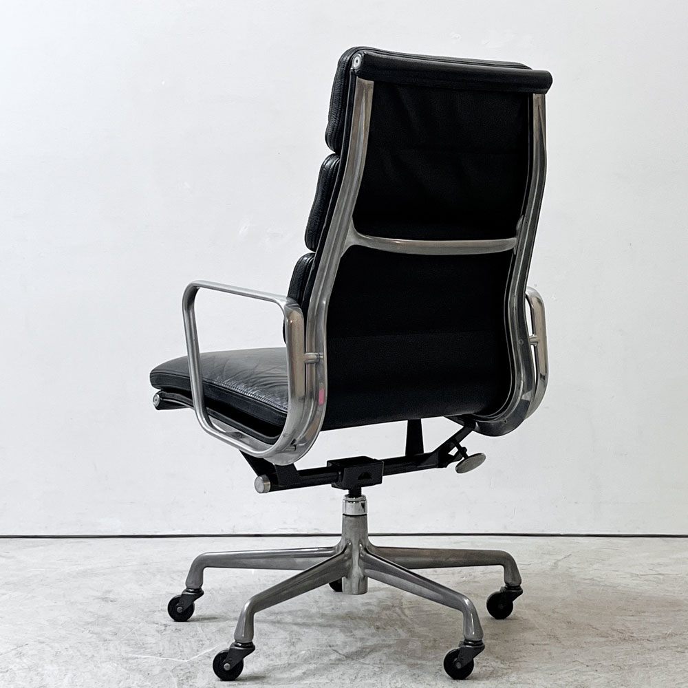 ハーマンミラー Herman Miller ソフトパッドグループ エグゼクティブチェア ハイバック ブラックレザー イームズ 5スターベース ミッドセンチュリー 定価約720,500円 ●