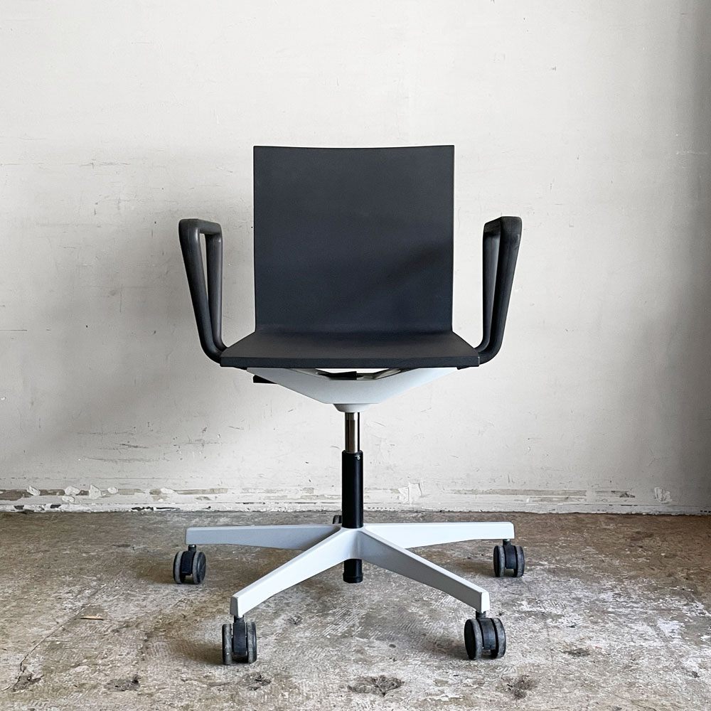 ヴィトラ vitra ゼロフォー .04 スタジオチェア オフィスチェア アームレスト付 ブラック マールテン・ヴァン・セーヴェレン Maarten Van Severen 定価￥202,400- ■