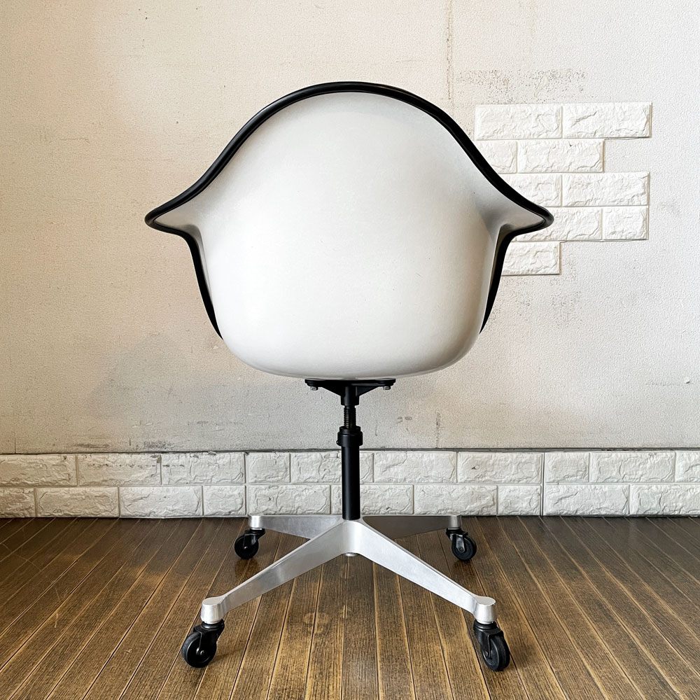 ハーマンミラー Herman Miller アームシェルチェア モダンファニチャーセールス FRP製 ホワイトシェル マハラム・アラベスク生地 ジラード コントラクトキャスターベース C&R イームズ ◎