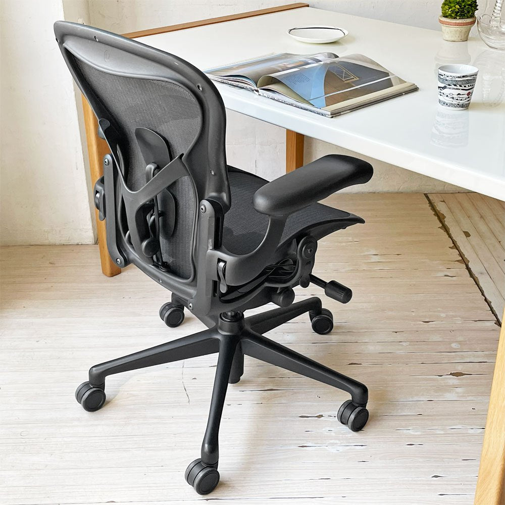 ハーマンミラー Herman Miller アーロンチェア リマスタード フル装備 Aサイズ デスクチェア オフィスチェア オニキスウルトラマット アルミダイキャスタベース ポスチャーフィット 2022年製 ★