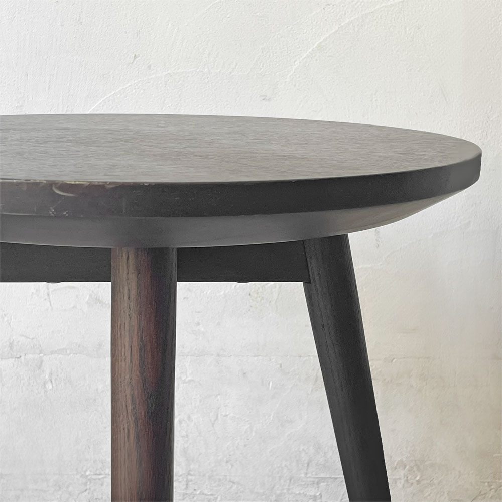 冨士ファニチア FUJI FURNITURE ナギ Nagi サイドテーブル T04510S オーク材 ダークブラウン 天板Φ40cm 小林幹也 ★