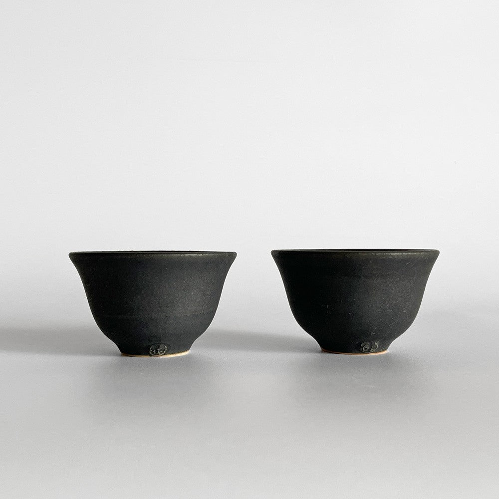 木下和美 煎茶碗  カップ 金彩 黒釉 磁器 2脚セット 6cm 現代作家 ■