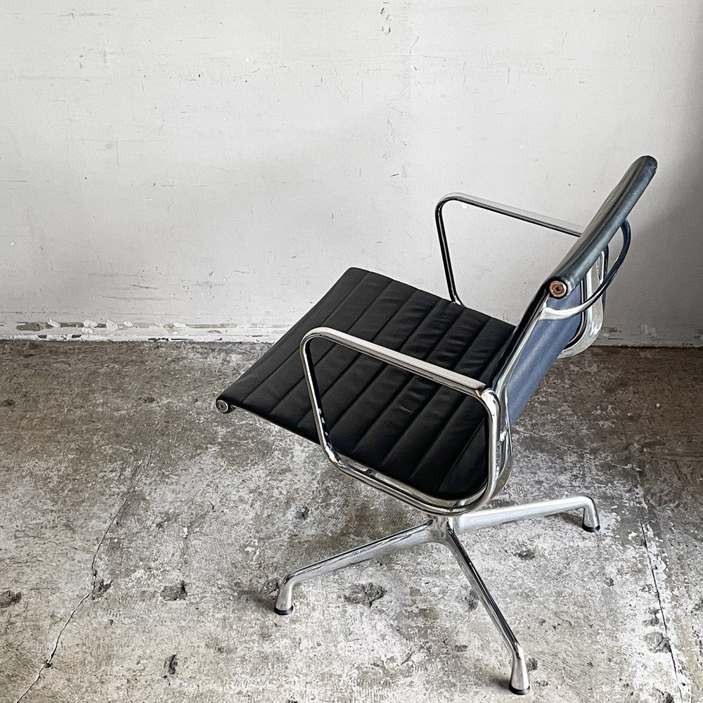 ヴィトラ vitra イームズアルミナムグループ マネジメントチェア デスクチェア 本革 固定脚 4本脚 グライズ C&Rイームズ ■