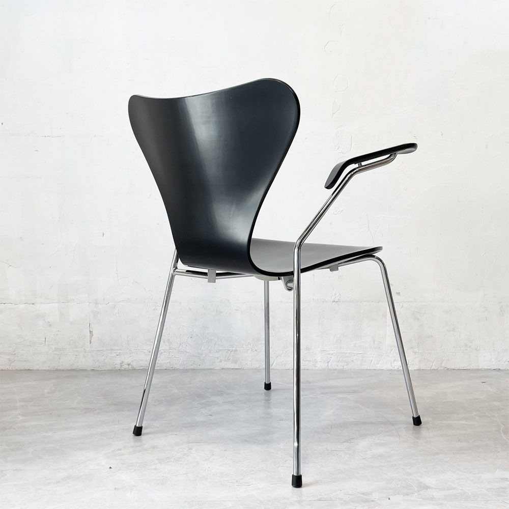 フリッツハンセン Fritz Hansen 3207 セブンチェア アームチェア ラッカー ブラック アルネ ヤコブセン 北欧家具 参考価格￥146,080 - ★