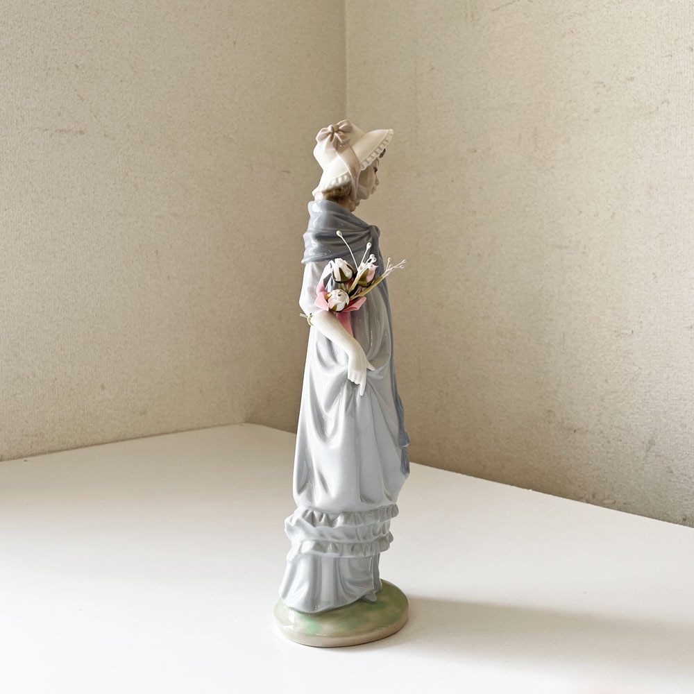 リヤドロ LLADRO ナオ NAO 帽子を被った女性 フィギュリン H31cm 陶器人形 ポーセリンアート 置物 スペイン ◎