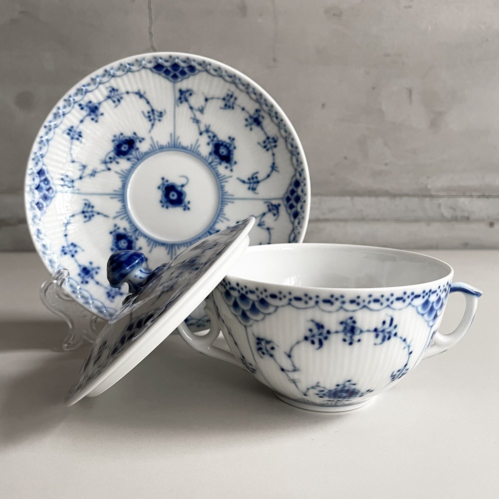 ロイヤルコペンハーゲン ROYAL COPENHAGEN ブルーフルーテッド ハーフレース スープカップ&ソーサー 陶器 北欧食器 廃番 箱付き 未使用 F ♪