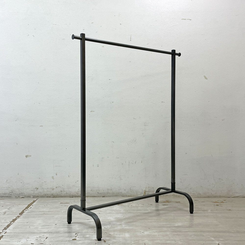 インダストリアルデザイン Industrial design スチール製 ハンガーラック W105cm アジャスター付き 店舗什器 工業系 ●