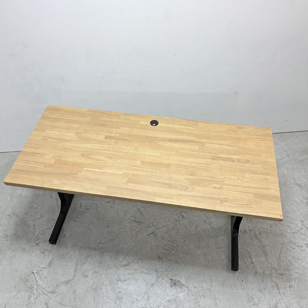 かなでもの KANADEMONO ザ・テーブル THE TABLE デスク W140xD62cm ラバーウッド Iライン脚 配線孔付き ナチュラル ブラック ●