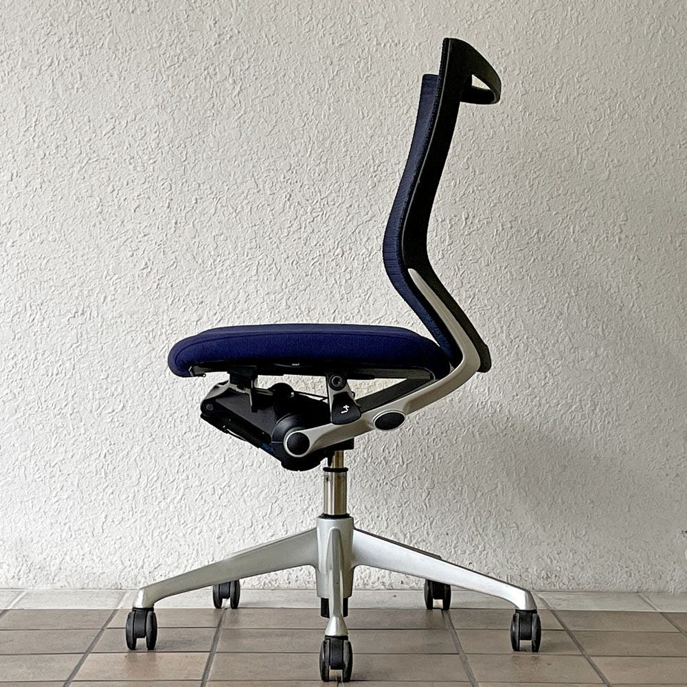 オカムラ okamura バロンチェア Baron Chair オフィスチェア デスクチェア メッシュ背もたれ×ウレタン座面 アームレス 紺 ジョルジェット・ジウジアーロ ◇