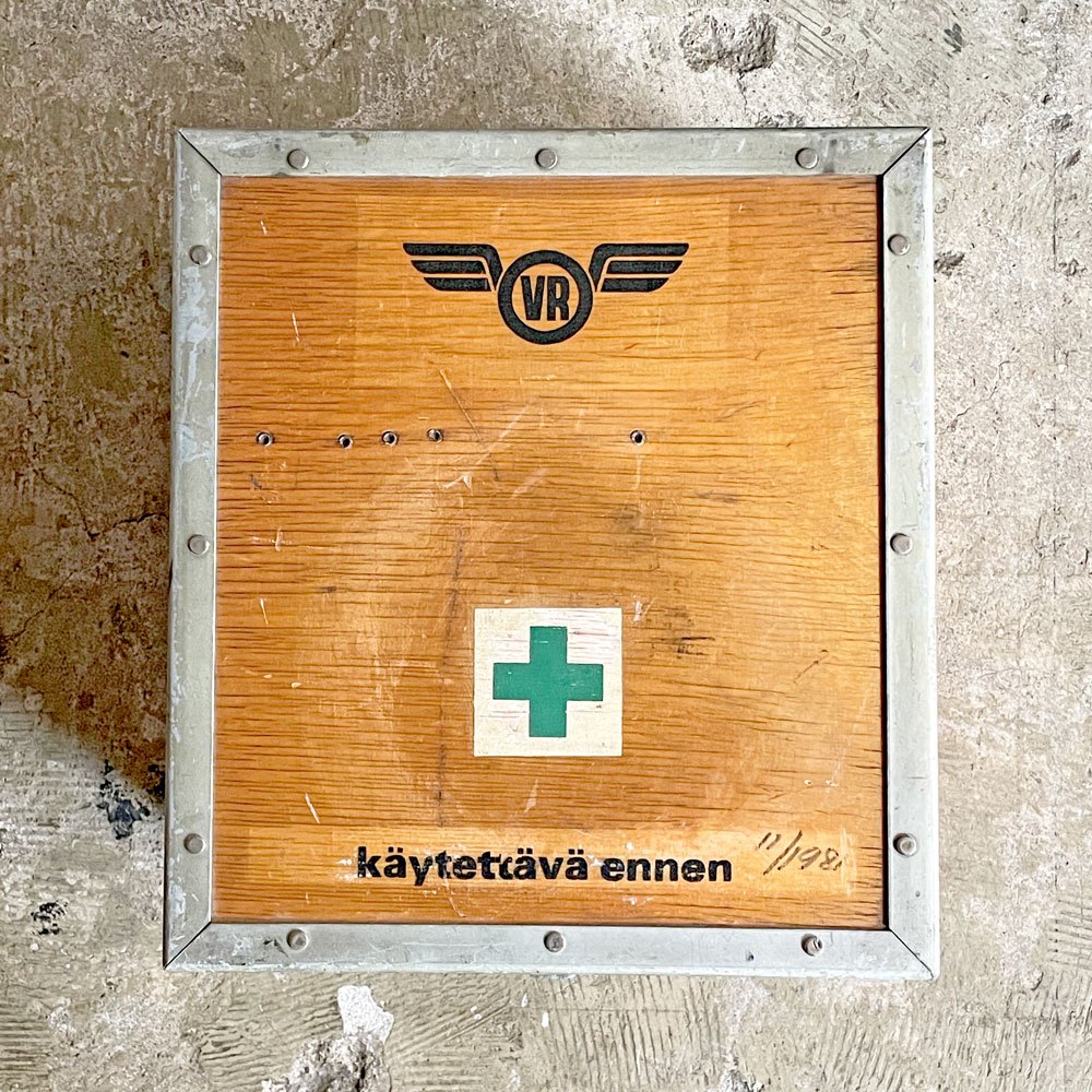 フィンランド ビンテージ 木製救急箱 メディカルボックス ツールボックス 小物入れ 軍物 ミリタリー Savopak Oy VARKAUS 北欧  ■