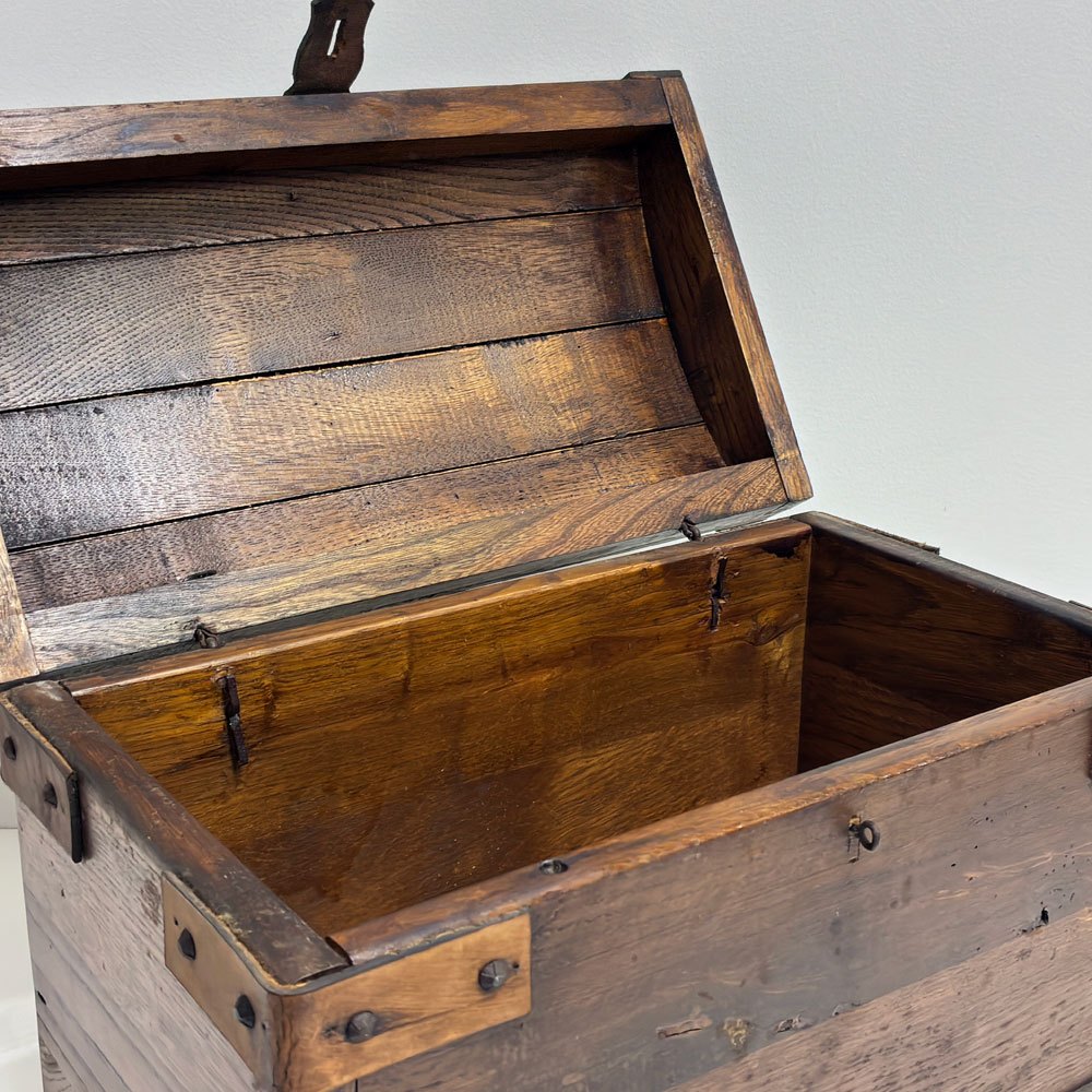 革ベルト付き 木製木箱 トレジャーボックス コンテナ 宝箱 小物入れ ●