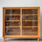 巣巣 susu ガラスキャビネット 食器棚 本棚 チーク無垢材 引き戸扉 北欧テイスト ナチュラルデザイン ◇