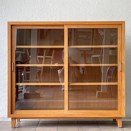 巣巣 susu ガラスキャビネット 食器棚 本棚 チーク無垢材 引き戸扉 北欧テイスト ナチュラルデザイン ◇