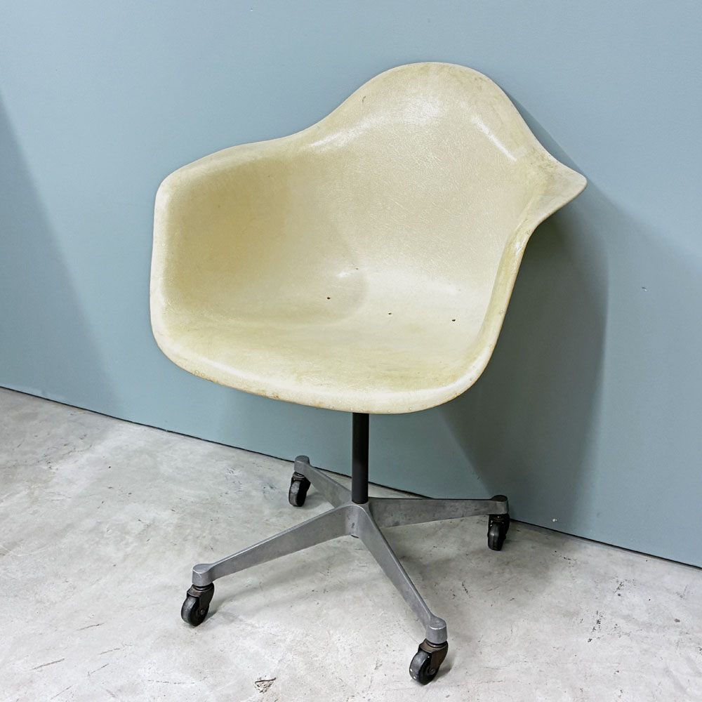 ハーマンミラー HermanMiller アームシェルチェア パーチメント ビンテージ コントラクトキャスターベース 回転式 C&R. イームズ ミッドセンチュリー ◎