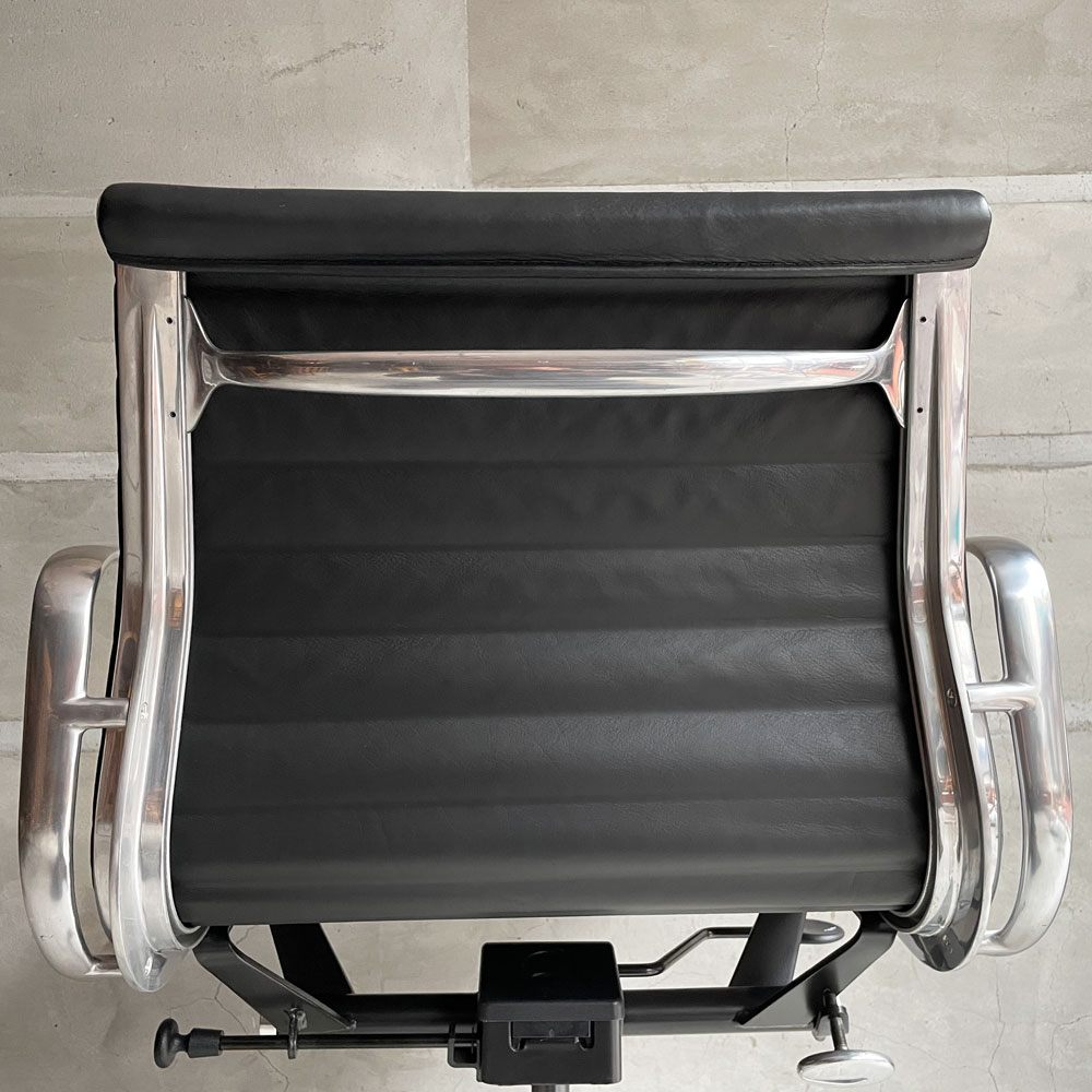 ハーマンミラー Herman Miller イームズアルミナムグループ マネジメントチェア アルミバフベース ガス圧昇降 5本脚キャスター 本革 レザー ブラック C ♪