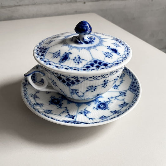 ロイヤルコペンハーゲン ROYAL COPENHAGEN ブルーフルーテッド ハーフレース スープカップ&ソーサー 陶器 北欧食器 廃番 箱付き 未使用 C ♪