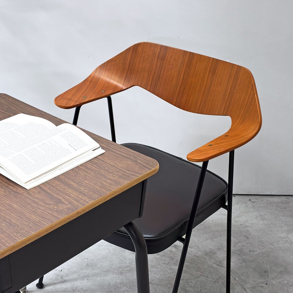 ケースファニチャー Case Furniture 675チェア ウォールナットフレーム×レザーシート 本革 ロビンデイ Robin Day アクタス取扱 ●