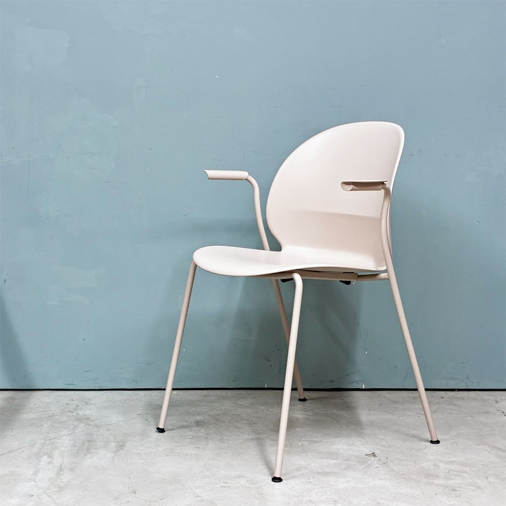 フリッツハンセン Fritz Hansen エヌゼロツー N02 リサイクルチェア スタッキングアームチェア 佐藤オオキ nendo オフホワイト 定価：￥67,890- ◎