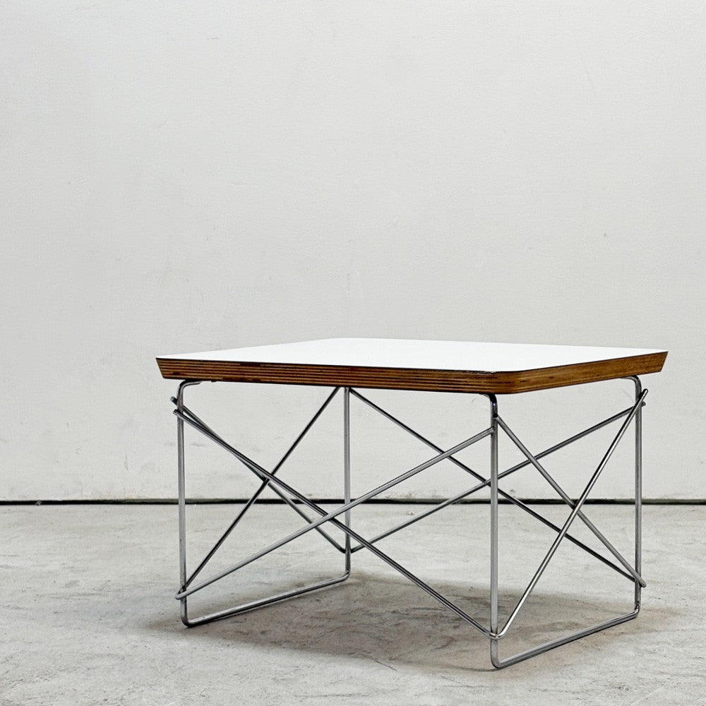 ハーマンミラー Herman Miller イームズワイヤーベースローテーブル Eames Wire Base Low Table LTRT ホワイト クロームベース ミッドセンチュリー 定価￥51,700- ●
